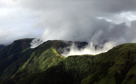 Explore Northeast Beauty with a Meghalaya Trip Package Today