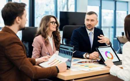 Machtdistanz verstehen: Wie Führungskräfte kulturelle Unterschiede in internationalen Teams meistern