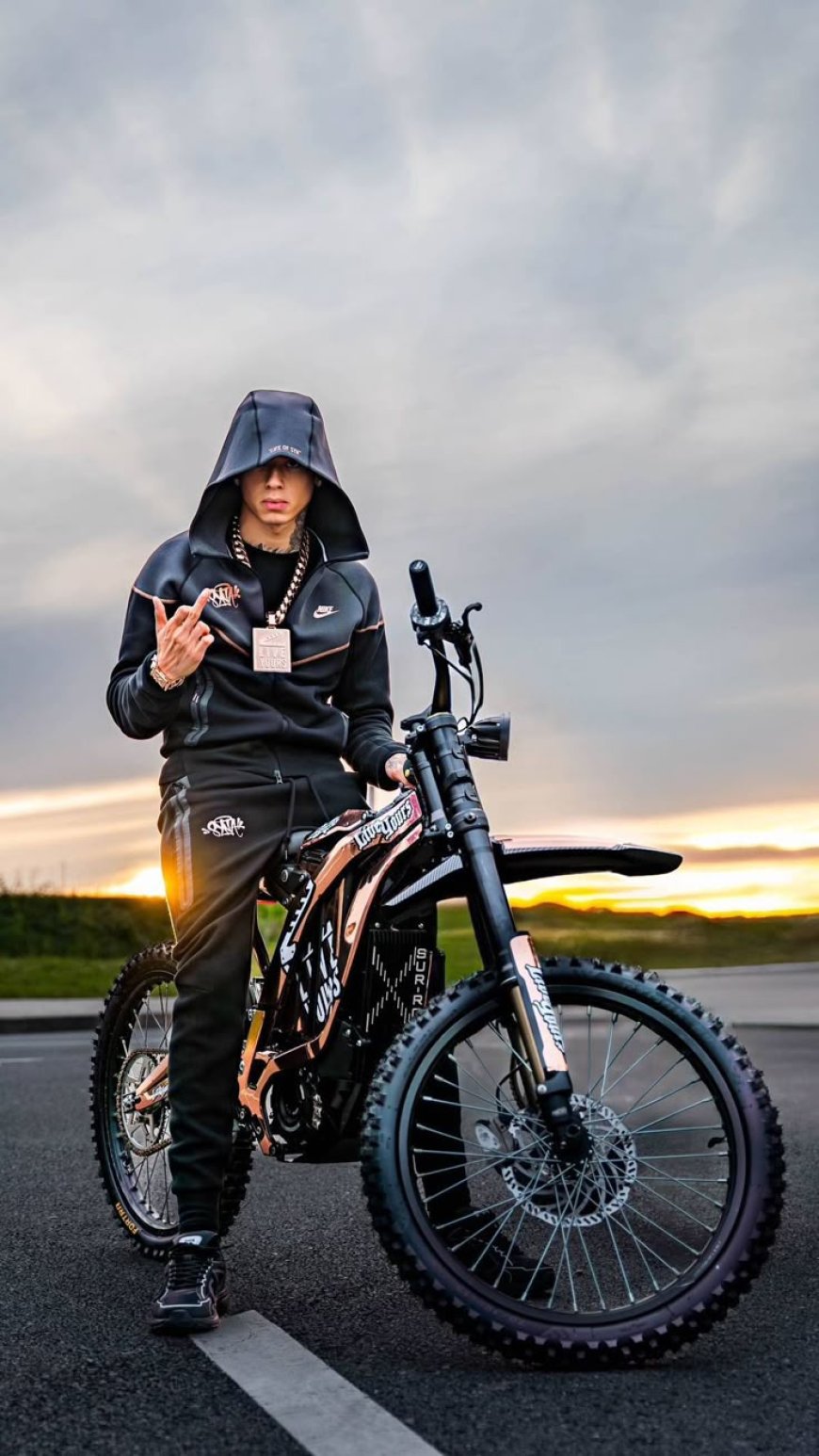 Synaworld Tracksuits: Where Luxury Meets Urban Edge
