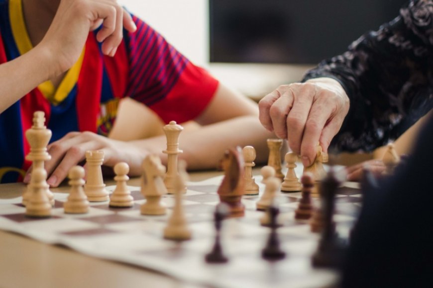 The Mind Behind the Moves: Why Chess Lessons for Beginners Are More About Thinking Than Winning